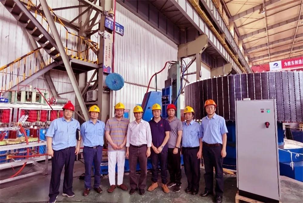 湘電股份與華中科技大學(xué)聯(lián)合研制的國(guó)內(nèi)首臺(tái)（套）大型永磁電機(jī)整體充磁設(shè)備研制成功.jpg